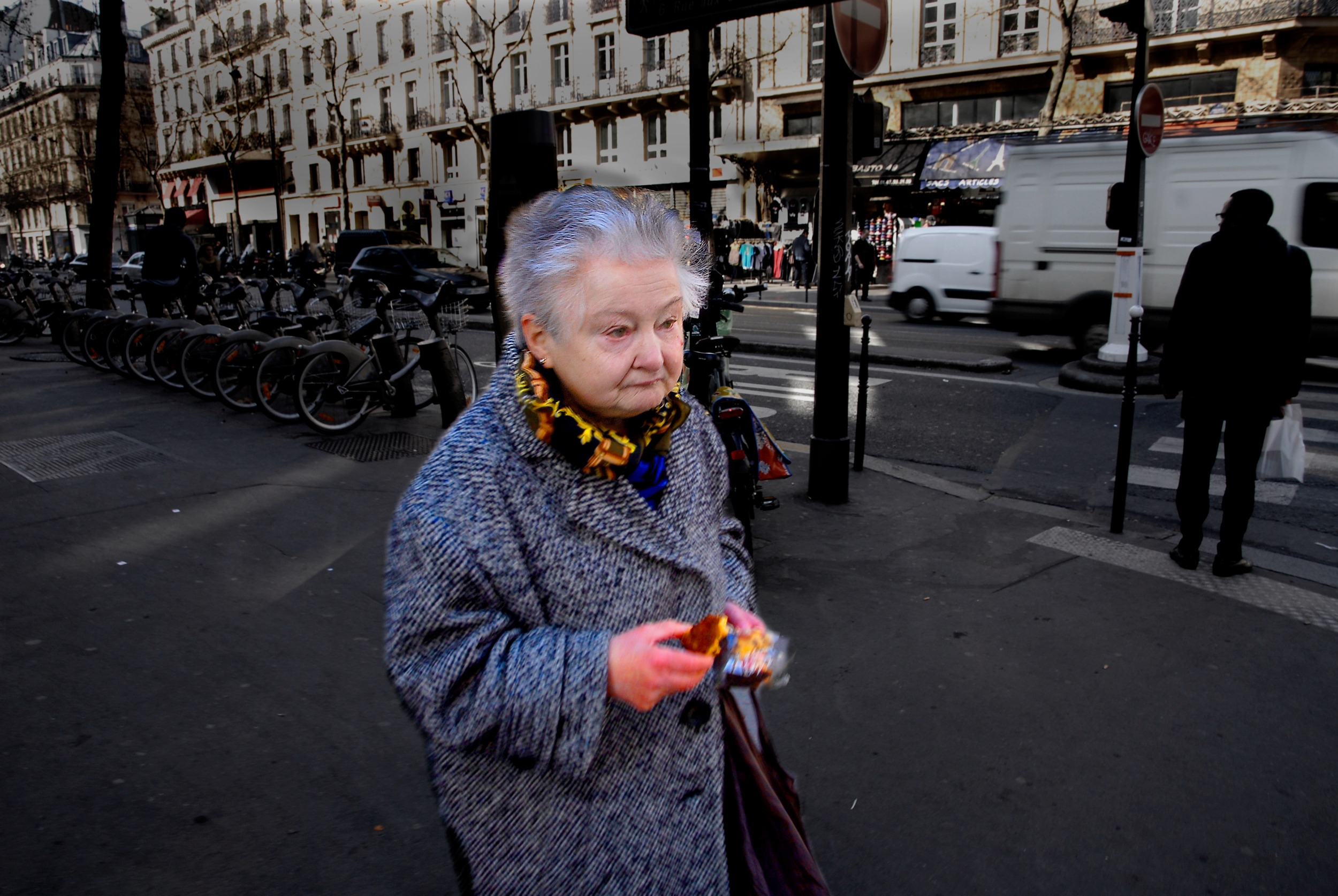 Lire la suite à propos de l’article Femme senior a Paris