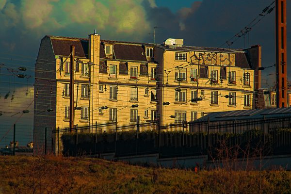 Immeuble sur voix ferrees